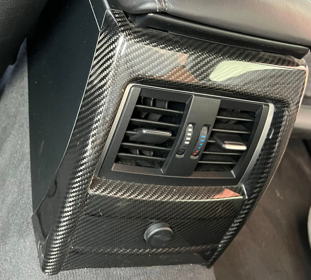 BMW M3/M4 F80/F82/F83 Carbon Fiber Rear Aircon cover — detail view 3