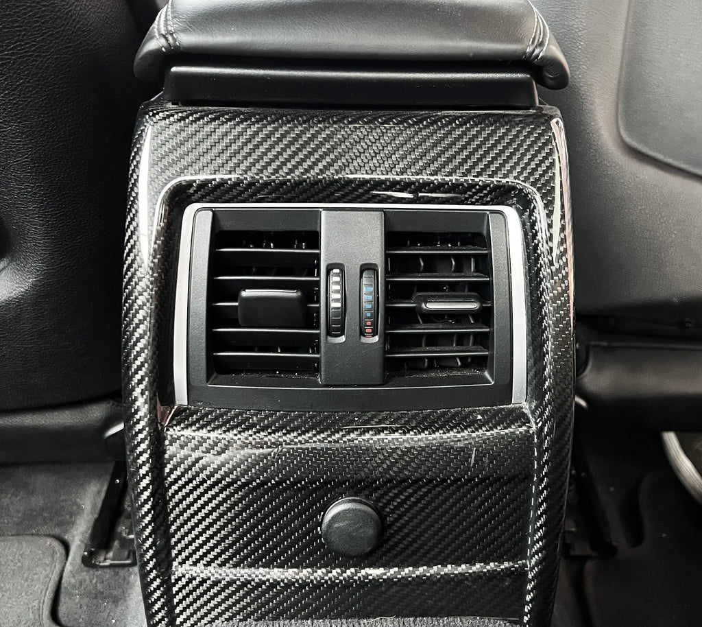 BMW M3/M4 F80/F82/F83 Carbon Fiber Rear Aircon cover — detail view 2